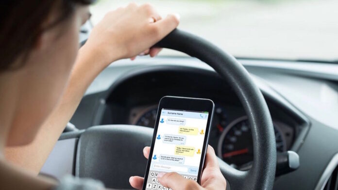 movil-coche-conducir-1