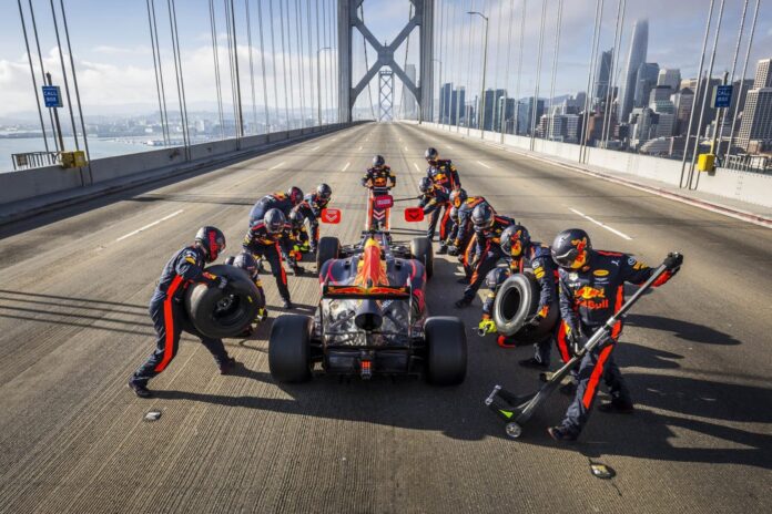 Red-Bull-RB7-Roadtrip-Daniel-Ricciardo-5